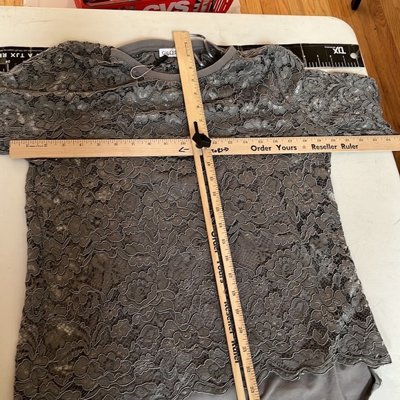 Gallery size large gray / taupe lace lined short sleeve  tee - Picture 5 of 14